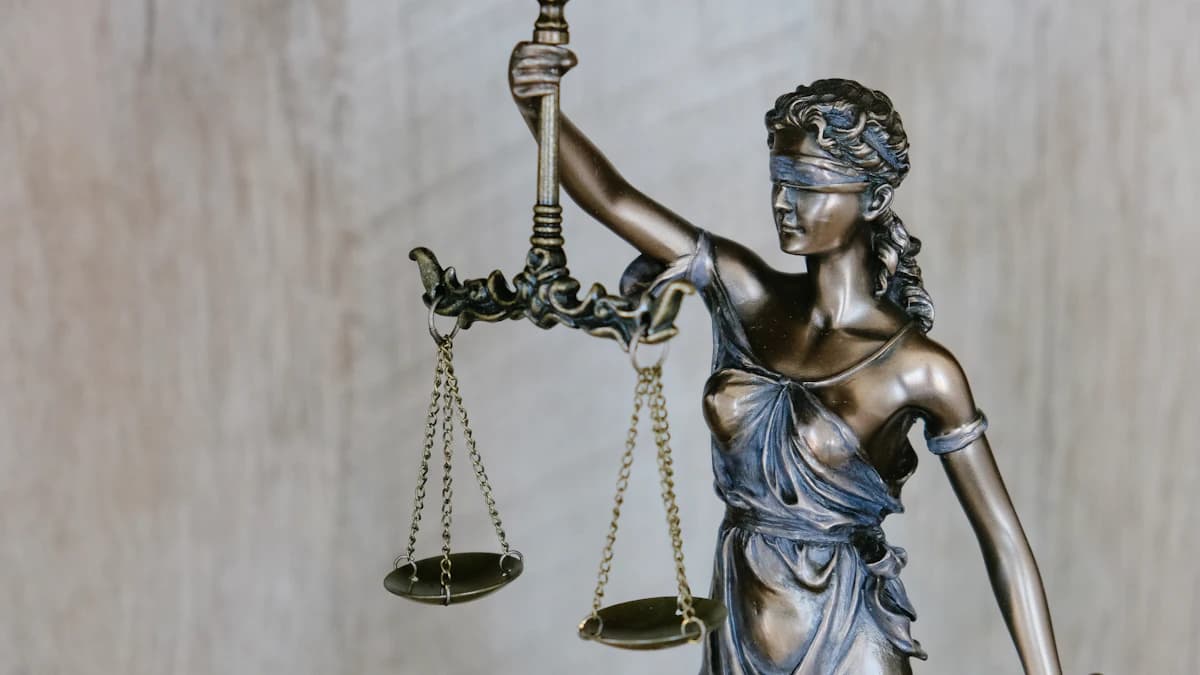 AI call handling for law firms: scales of justice on a desk