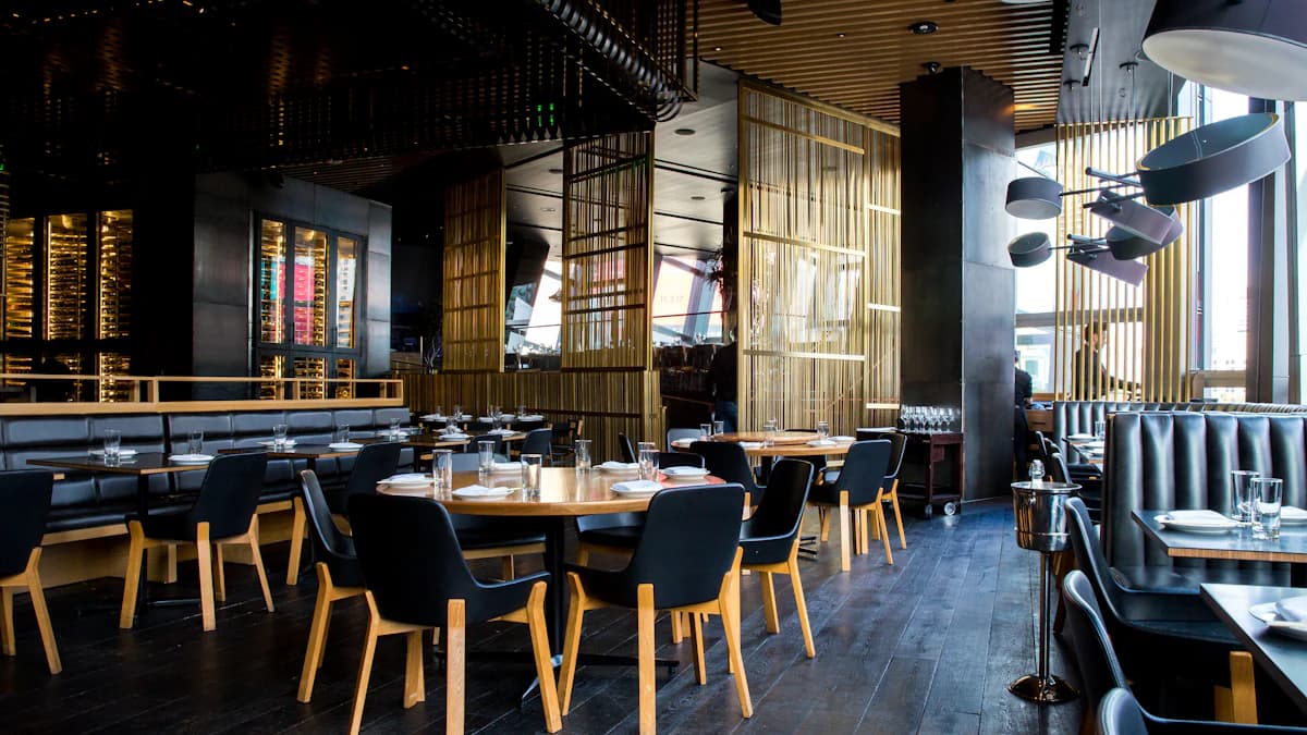AI phone answering for restaurants: dining room ready for service